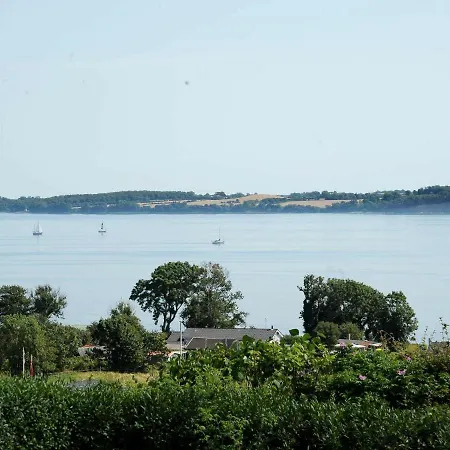 Two-bedroom Holiday In 3