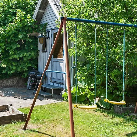 Two-bedroom Holiday In 3
